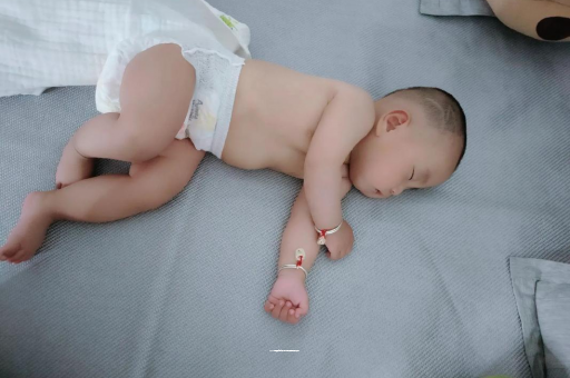 苍南两个月宝宝肚子胀气